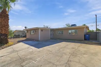 2521 Perliter Avenue, North Las Vegas, NV 89030 Front of Structure