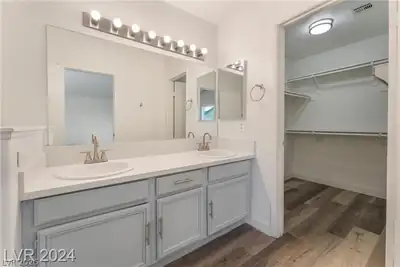 4355 Holden Street, Las Vegas, NV 89115 Primary Bathroom