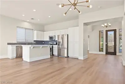 6 Mohansic Road, Henderson, NV 89052 Kitchen