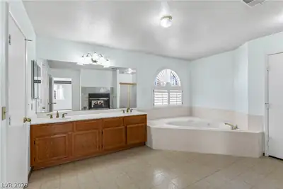 1517 Ironbark Drive, Henderson, NV 89014 Primary Bathroom