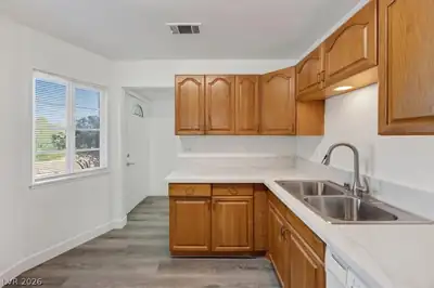 405 Santa Fe Street, Las Vegas, NV 89145 Kitchen