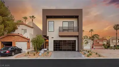 2824 Queens Courtyard Drive, Las Vegas, NV 89109 