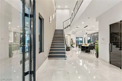 2824 Queens Courtyard Drive, Las Vegas, NV 89109 