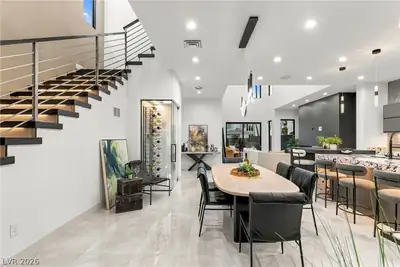 2824 Queens Courtyard Drive, Las Vegas, NV 89109 