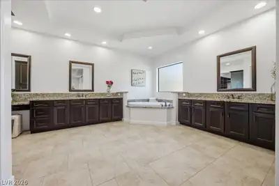 8030 Palm Cove Court, Las Vegas, NV 89129 Primary Bathroom