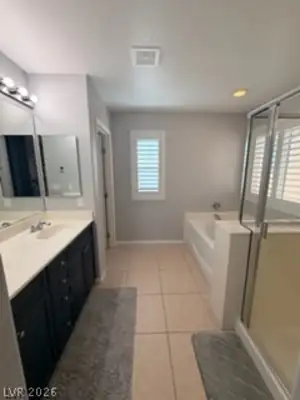 10334 Ironwood Pass Avenue, Las Vegas, NV 89166 Primary Bathroom