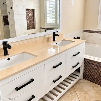 10279 Queensbury Avenue, Las Vegas, NV 89135 Primary Bathroom