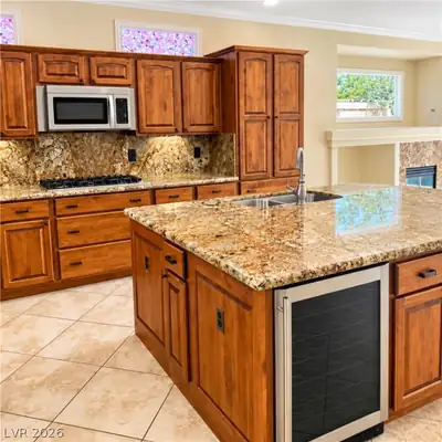 10279 Queensbury Avenue, Las Vegas, NV 89135 Kitchen