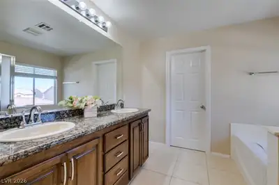 236 Fox Lake Avenue, Las Vegas, NV 89148 Primary Bathroom