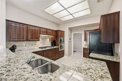 2829 Billy Casper Drive, Las Vegas, NV 89134 Kitchen