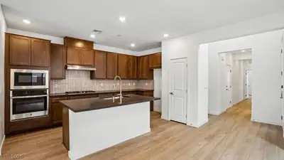 42 Via Montoro, Henderson, NV 89011 Kitchen