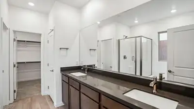 42 Via Montoro, Henderson, NV 89011 Primary Bathroom