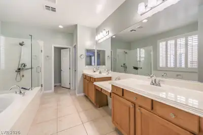 965 Via Columbo Street, Henderson, NV 89011 Primary Bathroom