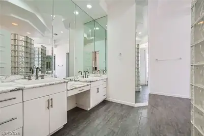 7901 Obannon Drive, Las Vegas, NV 89117 Primary Bathroom