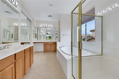 625 Bighorn Creek Street, Henderson, NV 89002 Primary Bathroom