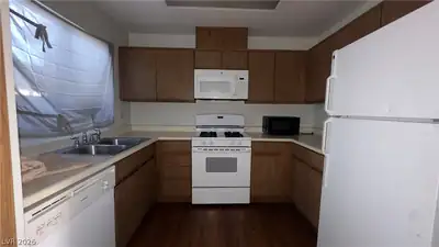 543 KRISTIN Lane, Henderson, NV 89011 Kitchen