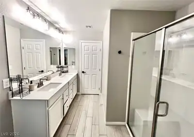 6483 Perch Coo Avenue, Las Vegas, NV 89130 Primary Bathroom