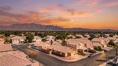 7232 London Bridge Avenue, Las Vegas