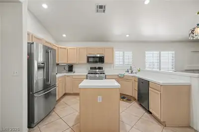 7232 London Bridge Avenue, Las Vegas, NV 89130 Kitchen