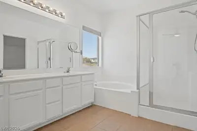754 Solitude Point Avenue, Henderson, NV 89012 Primary Bathroom
