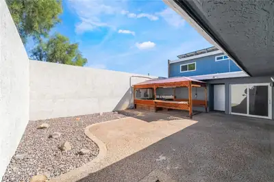 3320 Delderfield Avenue, Las Vegas, NV 89121 Yard