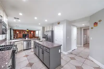 6525 Night Owl Bluff Avenue, North Las Vegas, NV 89084 Kitchen