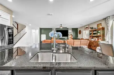 989 Alverstone Court, Henderson, NV 89002 Kitchen