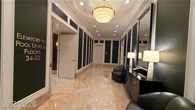 2000 North Fashion Show Drive 4227, Las Vegas, NV 89109 Hallway