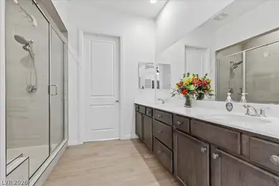 6722 Desert Crimson Street, Las Vegas, NV 89148 Primary Bathroom