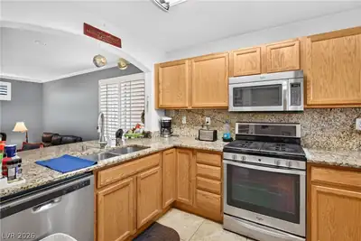 519 Midsummer Avenue, Las Vegas, NV 89183 Kitchen
