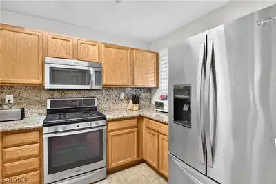 519 Midsummer Avenue, Las Vegas, NV 89183 Kitchen