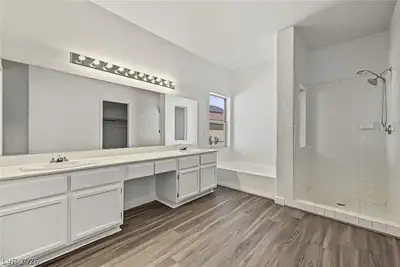 321 John Henry Drive, Henderson, NV 89014 Primary Bathroom