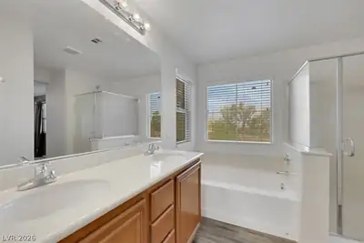 7830 Shingle Beach Street, Las Vegas, NV 89166 Primary Bathroom
