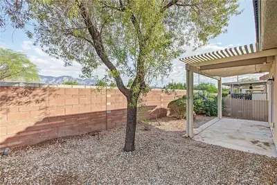 2912 Ground Robin Drive, North Las Vegas, NV 89084 Yard