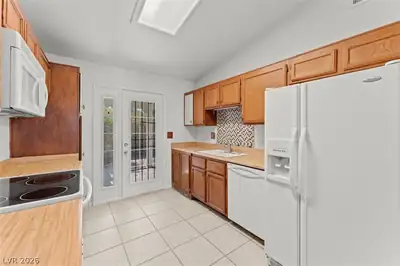 6505 Smokey Pine Way, Las Vegas, NV 89108 Kitchen