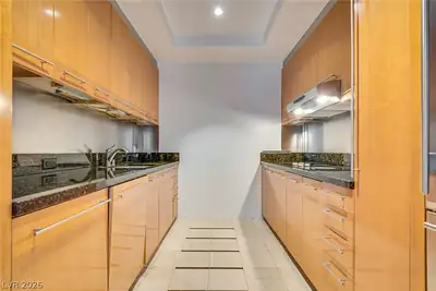 2700 Las Vegas Boulevard 2407, Las Vegas, NV 89109 Kitchen