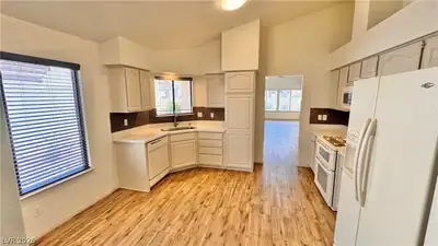 5236 Crooked River Circle, Las Vegas, NV 89149 Kitchen