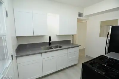 112 Harvard Street, Las Vegas, NV 89107 Kitchen
