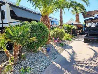 8175 Arville Street 305, Las Vegas, NV 89139 Yard