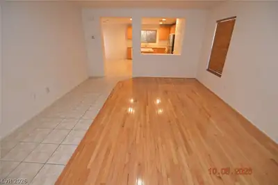 6225 Murphys Windmill Avenue, Las Vegas, NV 89139 Living Room