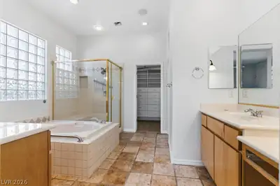 14 HAIG POINT Court, Henderson, NV 89052 Primary Bathroom