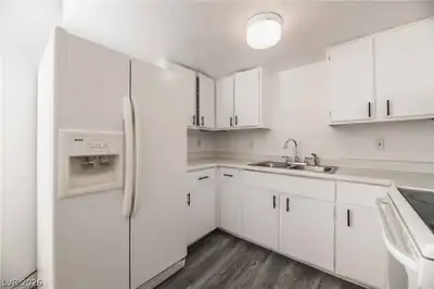 4721 Cessna Avenue 3, Las Vegas, NV 89115 Kitchen
