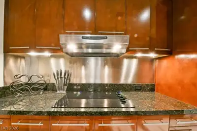 2700 Las Vegas Boulevard 1607, Las Vegas, NV 89109 Kitchen