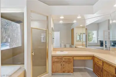 5208 Coral Glow Court, Las Vegas, NV 89149 Primary Bathroom