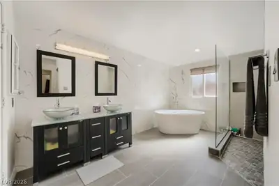 5105 Turnberry Lane, Las Vegas, NV 89113 Primary Bathroom