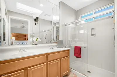 2738 Grand Forks Road, Henderson, NV 89052 Primary Bathroom