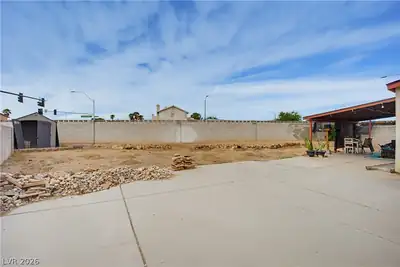 900 Coral Isle Way, Las Vegas, NV 89108 Yard