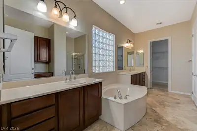 2365 Fayetteville Avenue, Henderson, NV 89052 Primary Bathroom