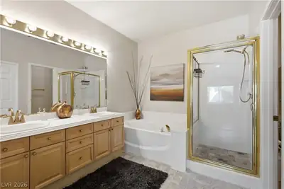 9664 Emeraude Avenue, Las Vegas, NV 89147 Primary Bathroom