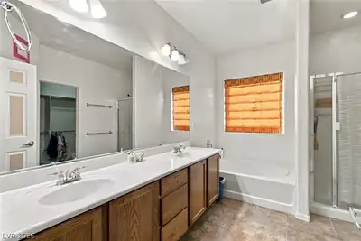 3922 Welsh Pony Street, Las Vegas, NV 89122 Primary Bathroom